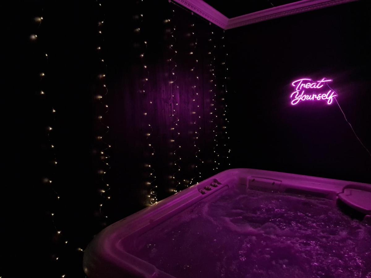 The Penny Black Apartment With Indoor Hot Tub Slamannan Exterior foto